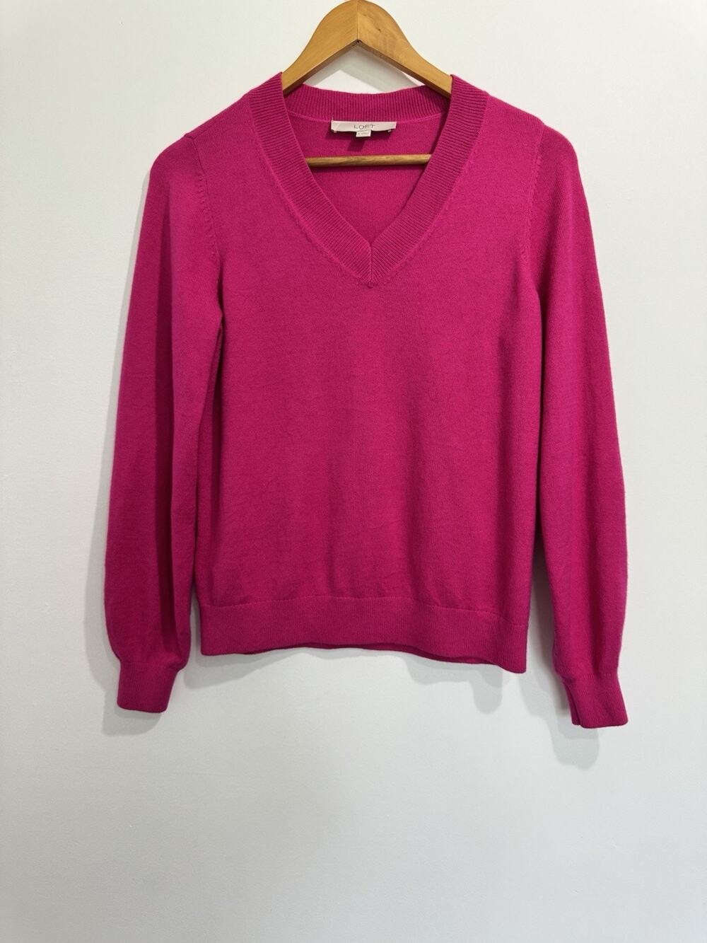 LOFT Women's Pink Knit V-Neck Long Sleeve Solid Pullover Sweater Size S #1076